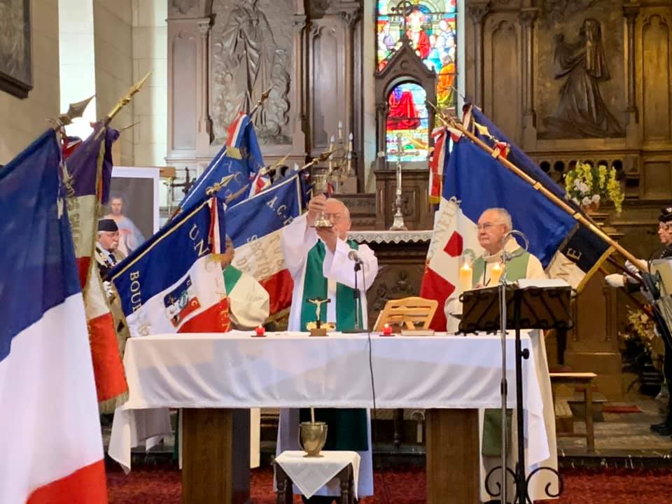 Célébration religieuse pour la bénédiction du drapeau des jeunes porte-drapeaux de la section UNC de Bouè
