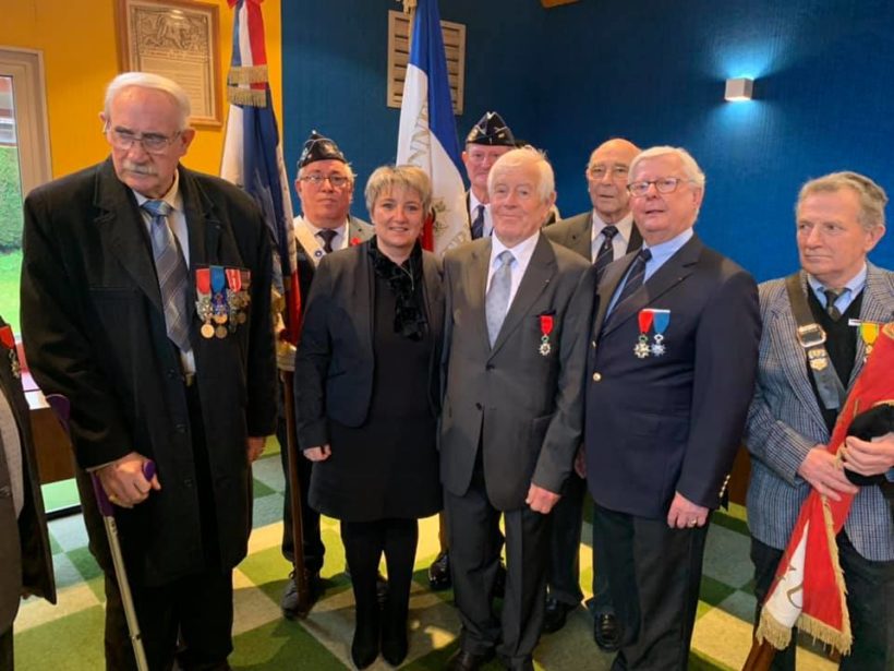 Cérémonie de remise d'insignes de Chevalier de la Légion d'Honneur à Jean-Jacques DEBADIER